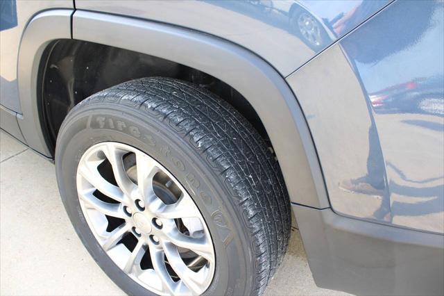 Photo of 2020 Slate Blue Pearlcoat Jeep Cherokee