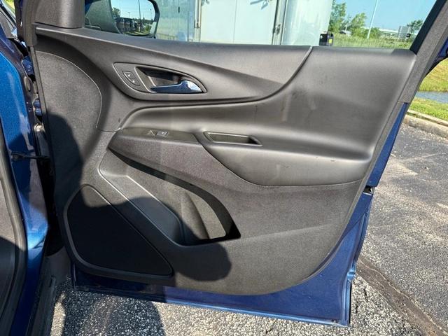 Photo of 2022 Blue Glow Metallic Chevrolet Equinox