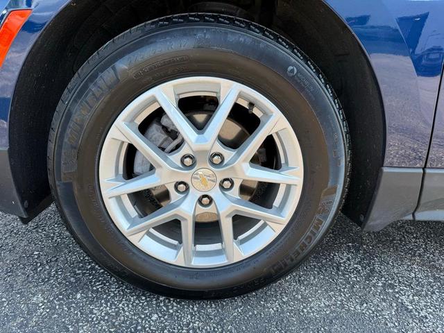 Photo of 2022 Blue Glow Metallic Chevrolet Equinox