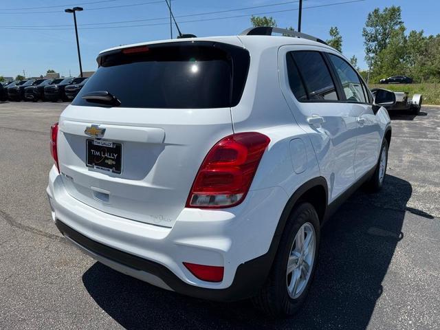 Photo of 2022 Summit White Chevrolet Trax