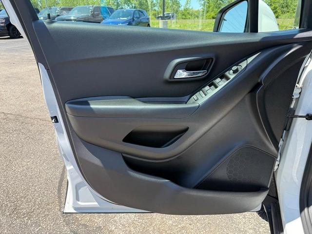 Photo of 2022 Summit White Chevrolet Trax