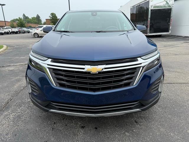 Photo of 2022 Blue Glow Metallic Chevrolet Equinox