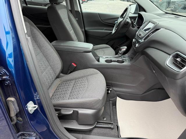 Photo of 2022 Blue Glow Metallic Chevrolet Equinox