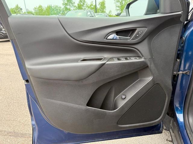 Photo of 2022 Blue Glow Metallic Chevrolet Equinox