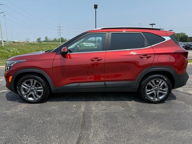Photo of 2023 Mars Orange Kia Seltos