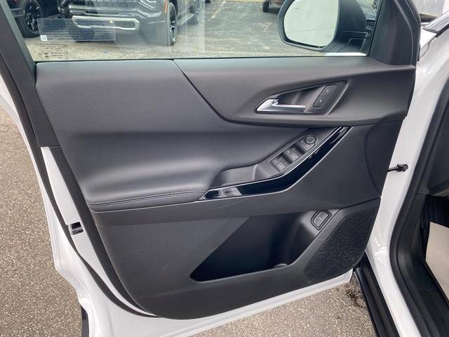 Photo of 2026 Summit White Chevrolet Equinox