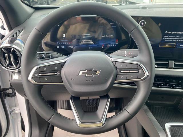 Photo of 2026 Summit White Chevrolet Equinox
