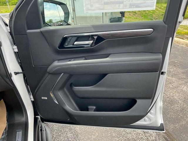 Photo of 2025 Iridescent Pearl Tricoat Chevrolet Tahoe