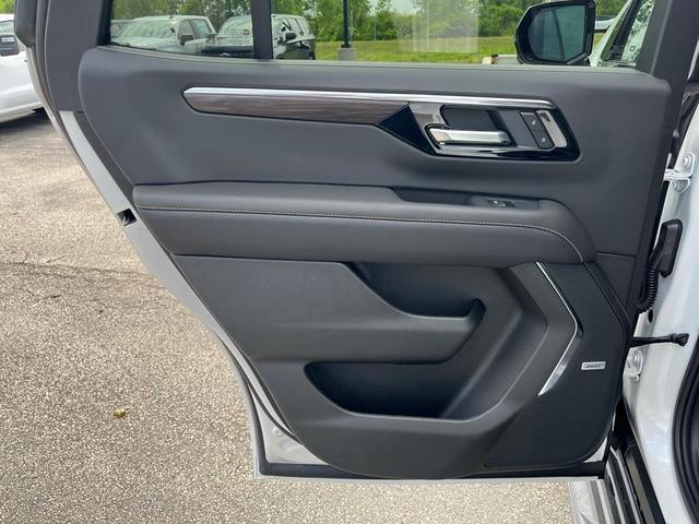Photo of 2025 Iridescent Pearl Tricoat Chevrolet Tahoe