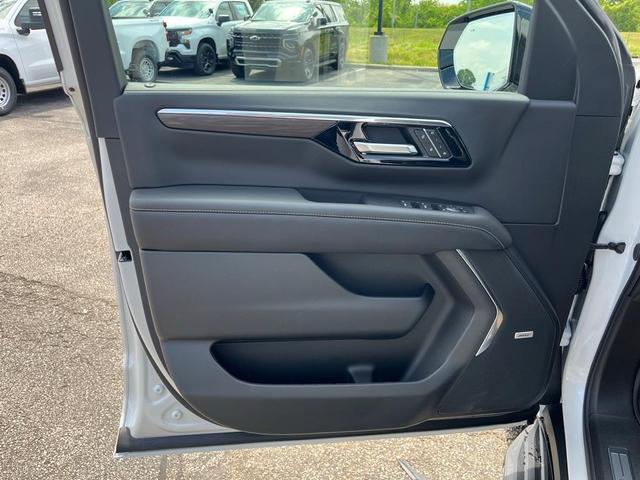 Photo of 2025 Iridescent Pearl Tricoat Chevrolet Tahoe
