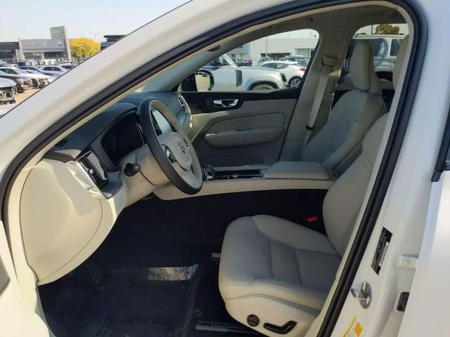 Photo of 2025 Crystal White Metallic Volvo XC60 Plug-In Hybrid
