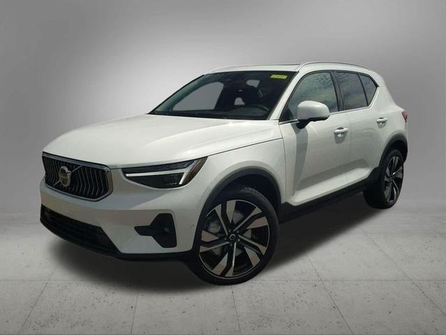 2025 Volvo XC40
