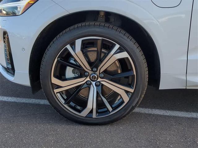 Photo of 2025 Crystal White Metallic Volvo XC60 Plug-In Hybrid