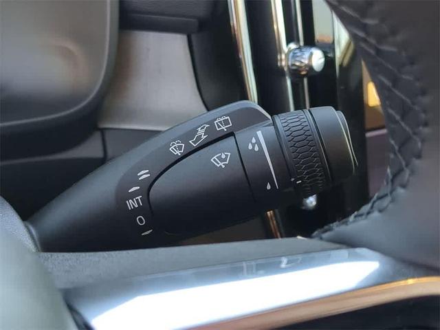 Photo of 2025 Crystal White Pearl Volvo XC40
