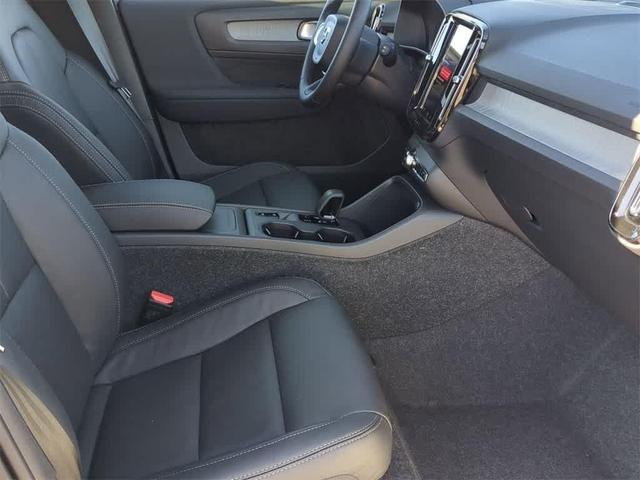 Photo of 2025 Crystal White Pearl Volvo XC40