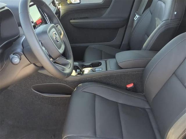 Photo of 2025 Crystal White Pearl Volvo XC40