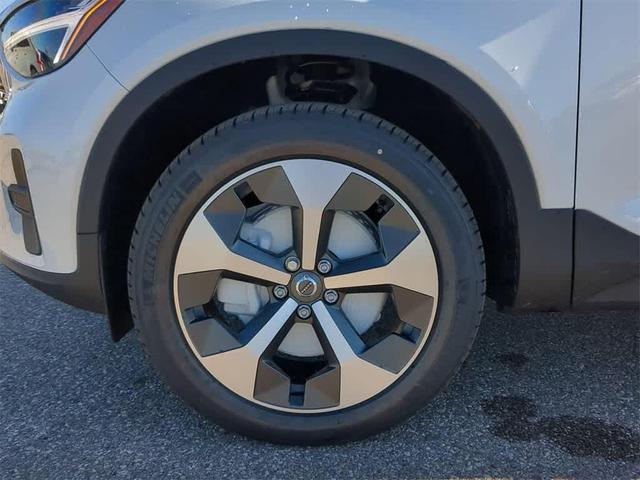 Photo of 2025 Crystal White Pearl Volvo XC40