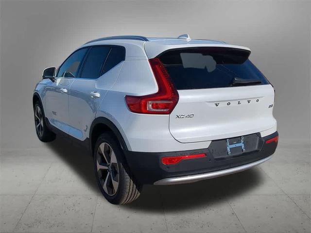 Photo of 2025 Crystal White Pearl Volvo XC40