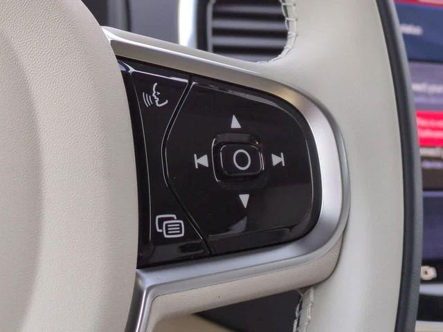 Photo of 2025 Onyx Black Metallic Volvo XC90 Plug-In Hybrid