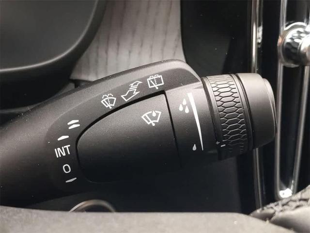 Photo of 2025 Gray Volvo XC40