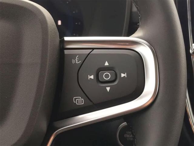 Photo of 2025 Gray Volvo XC40