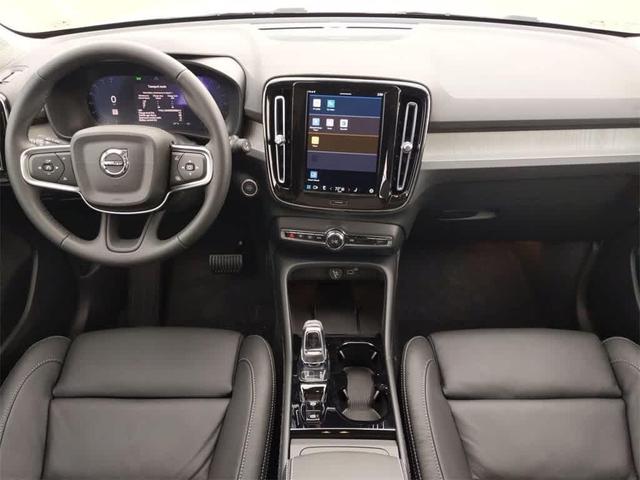 Photo of 2025 Gray Volvo XC40