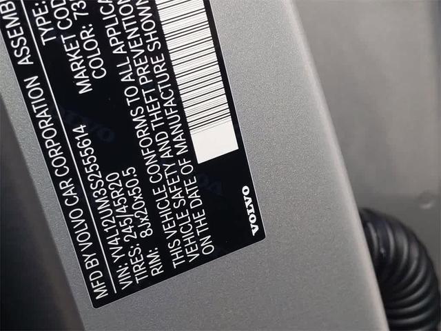 Photo of 2025 Gray Volvo XC40