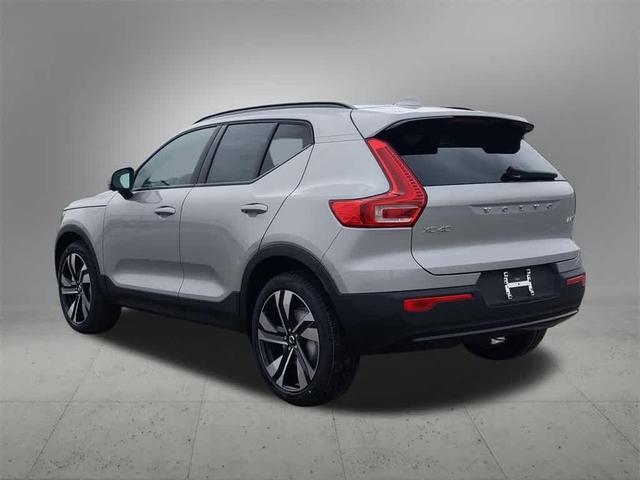 Photo of 2025 Gray Volvo XC40