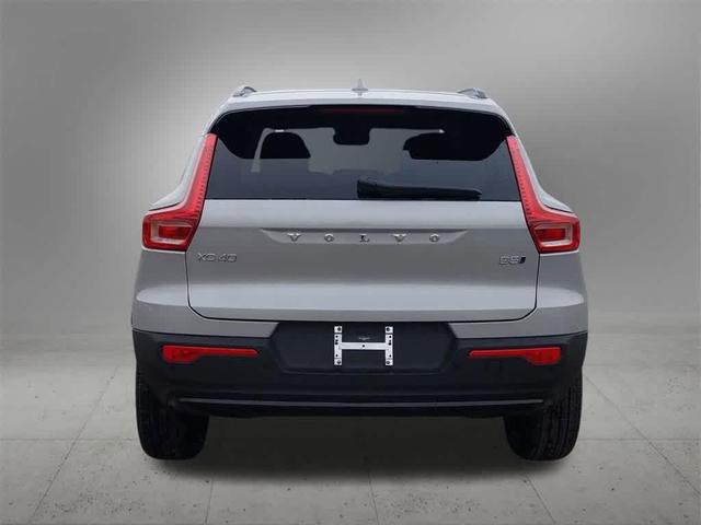Photo of 2025 Gray Volvo XC40