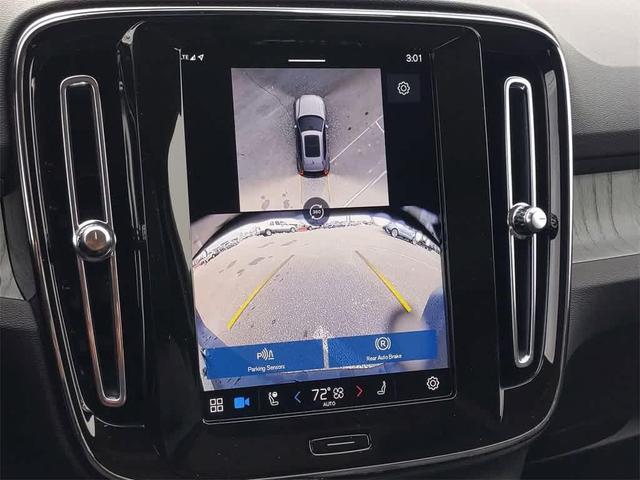 Photo of 2025 Gray Volvo XC40