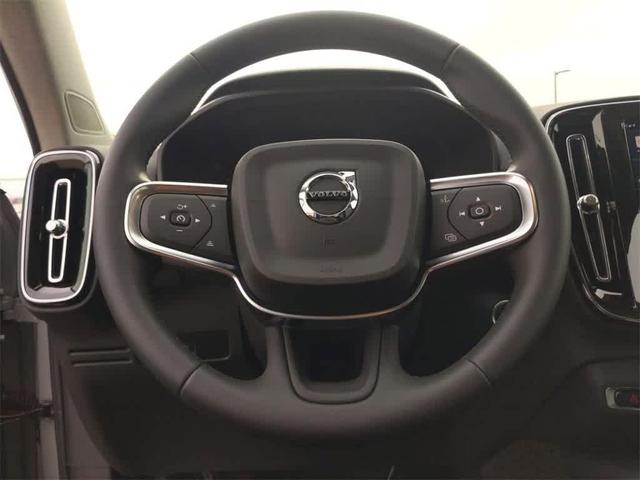Photo of 2025 Gray Volvo XC40