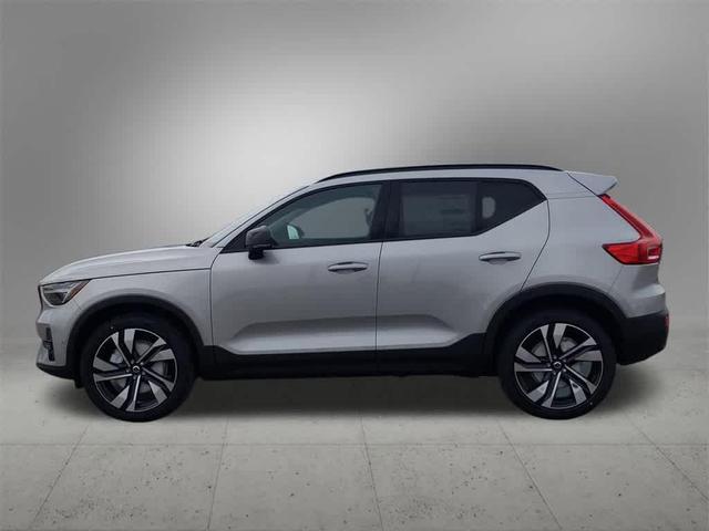 Photo of 2025 Gray Volvo XC40