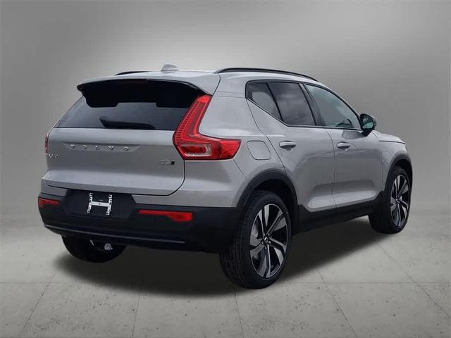 Photo of 2025 Gray Volvo XC40