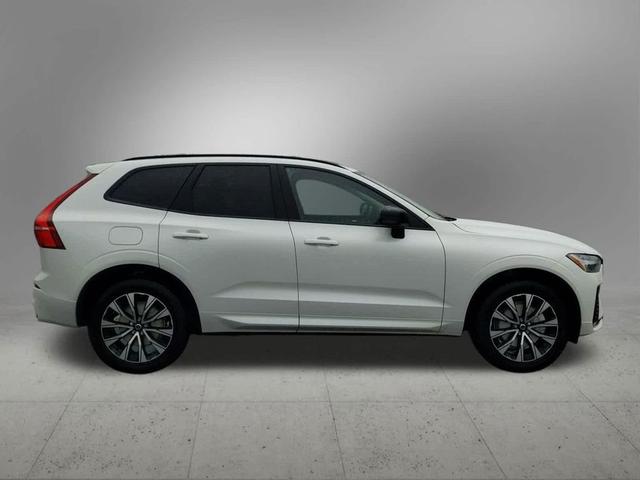 Photo of 2025 Crystal White Metallic Volvo XC60