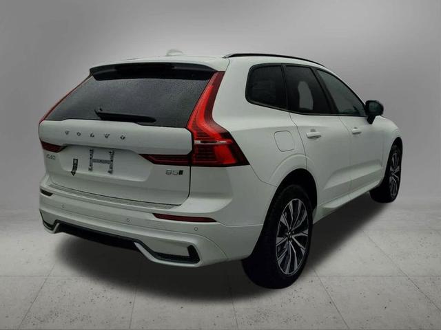 Photo of 2025 Crystal White Metallic Volvo XC60