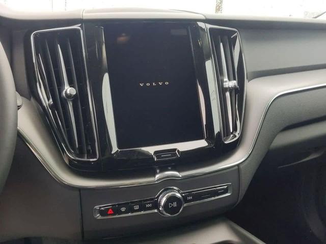 Photo of 2025 Crystal White Metallic Volvo XC60