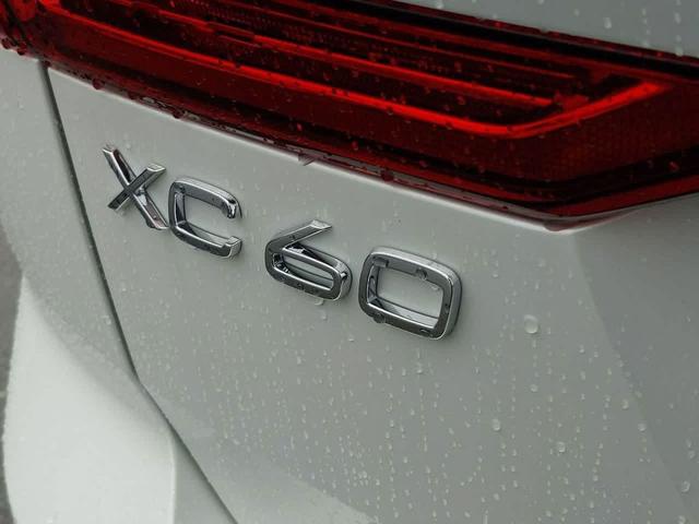 Photo of 2025 Crystal White Metallic Volvo XC60