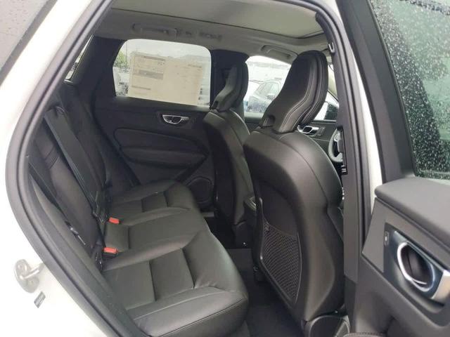 Photo of 2025 Crystal White Metallic Volvo XC60