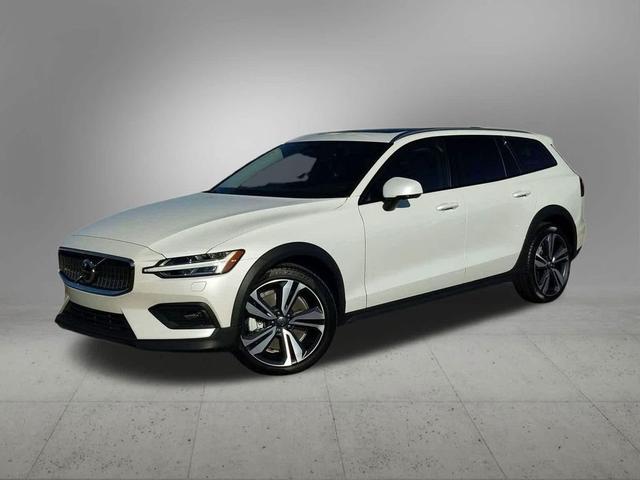 2025 Volvo V60 Cross Country