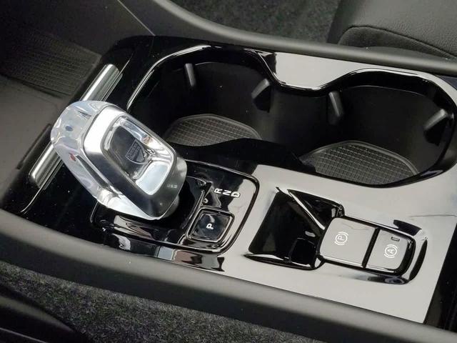 Photo of 2025 Sand Dune Metallic Volvo XC40