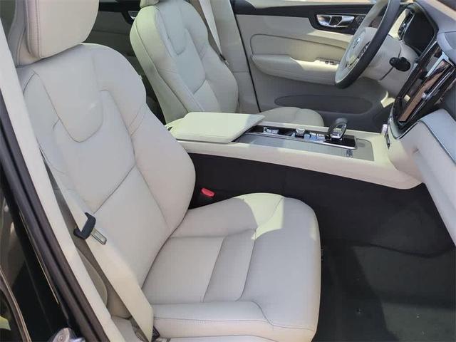 Photo of 2025 Onyx Black Metallic Volvo XC60 Plug-In Hybrid