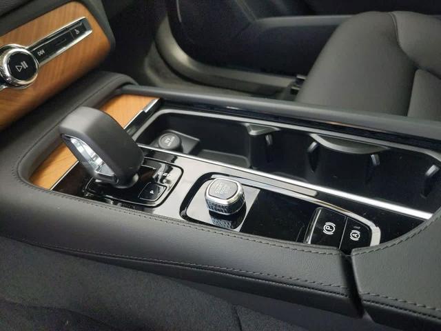 Photo of 2025 Onyx Black Metallic Volvo XC90 Plug-In Hybrid