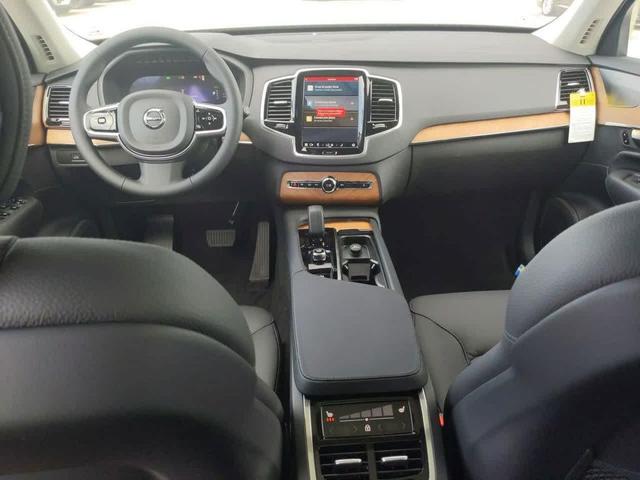 Photo of 2025 Onyx Black Metallic Volvo XC90 Plug-In Hybrid
