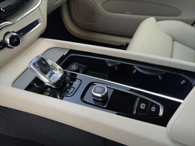 Photo of 2025 Crystal White Metallic Volvo XC60 Plug-In Hybrid
