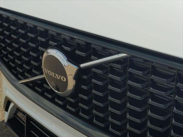 Photo of 2025 Crystal White Metallic Volvo XC60 Plug-In Hybrid