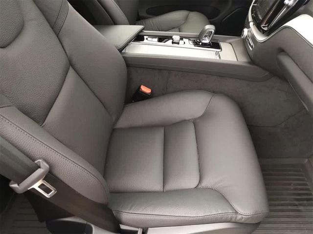 Photo of 2025 Gray Volvo XC60