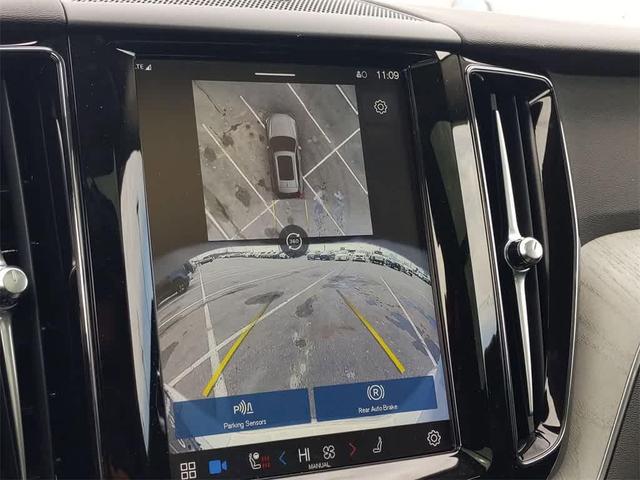 Photo of 2025 Gray Volvo XC60