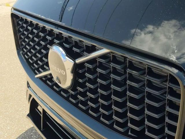 Photo of 2025 Onyx Black Metallic Volvo XC60 Plug-In Hybrid