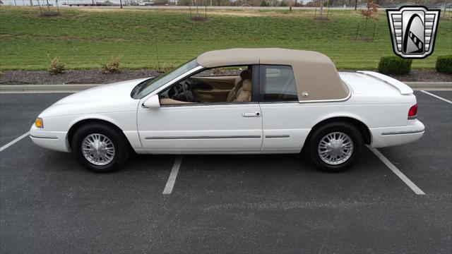Photo of 1997 White Mercury Cougar