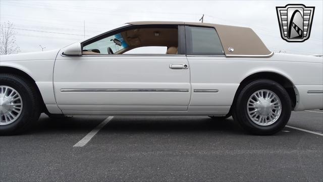 Photo of 1997 White Mercury Cougar